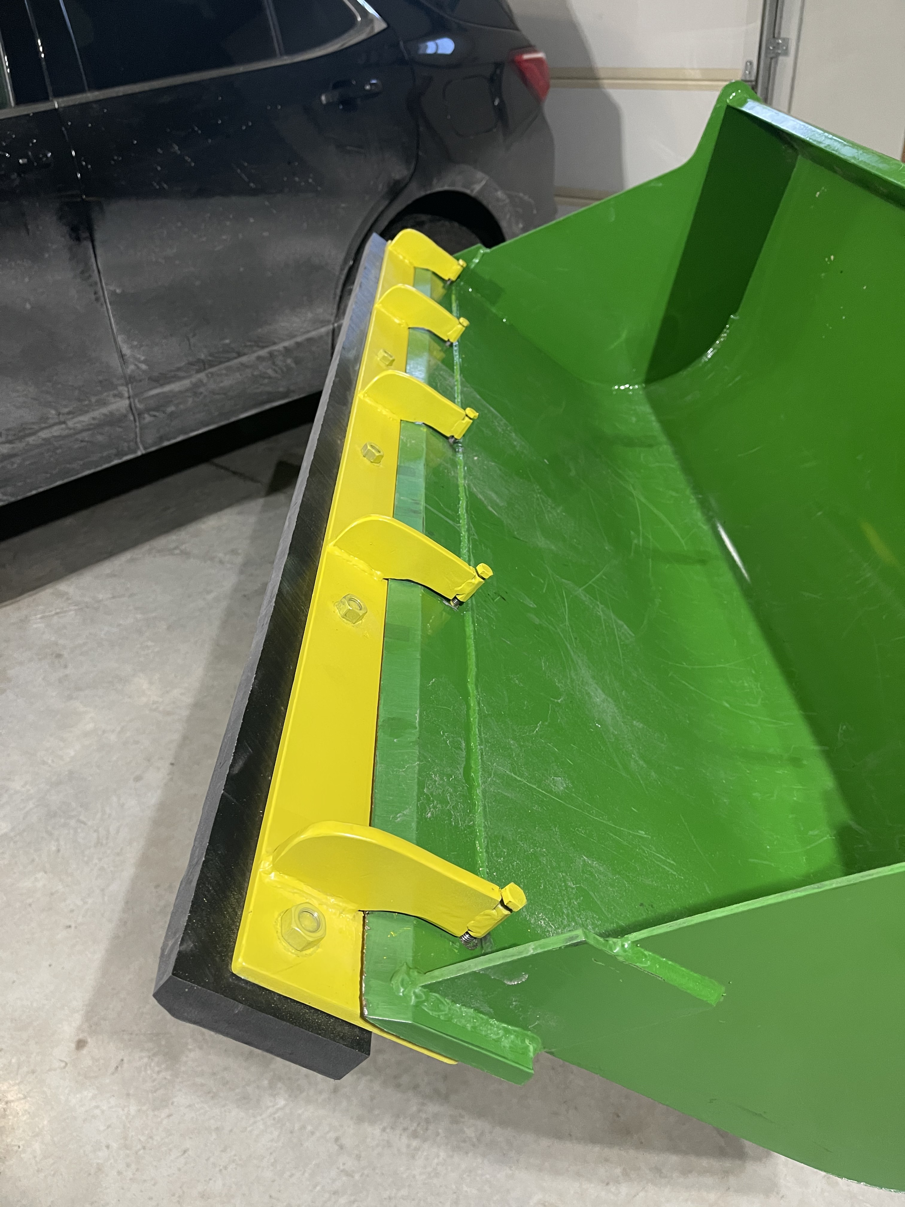 Custom snow plow edge